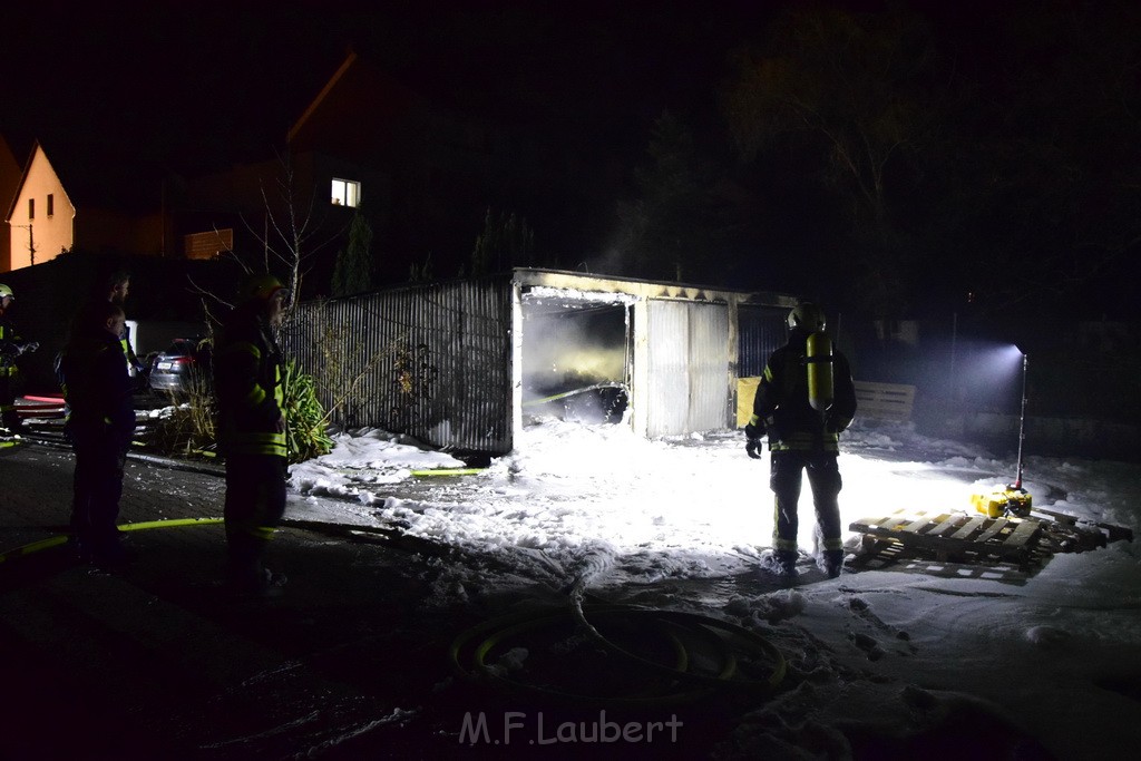 Feuer Hinterhof Garagen Koeln Hoehenberg Olpenerstr P049.JPG - Miklos Laubert